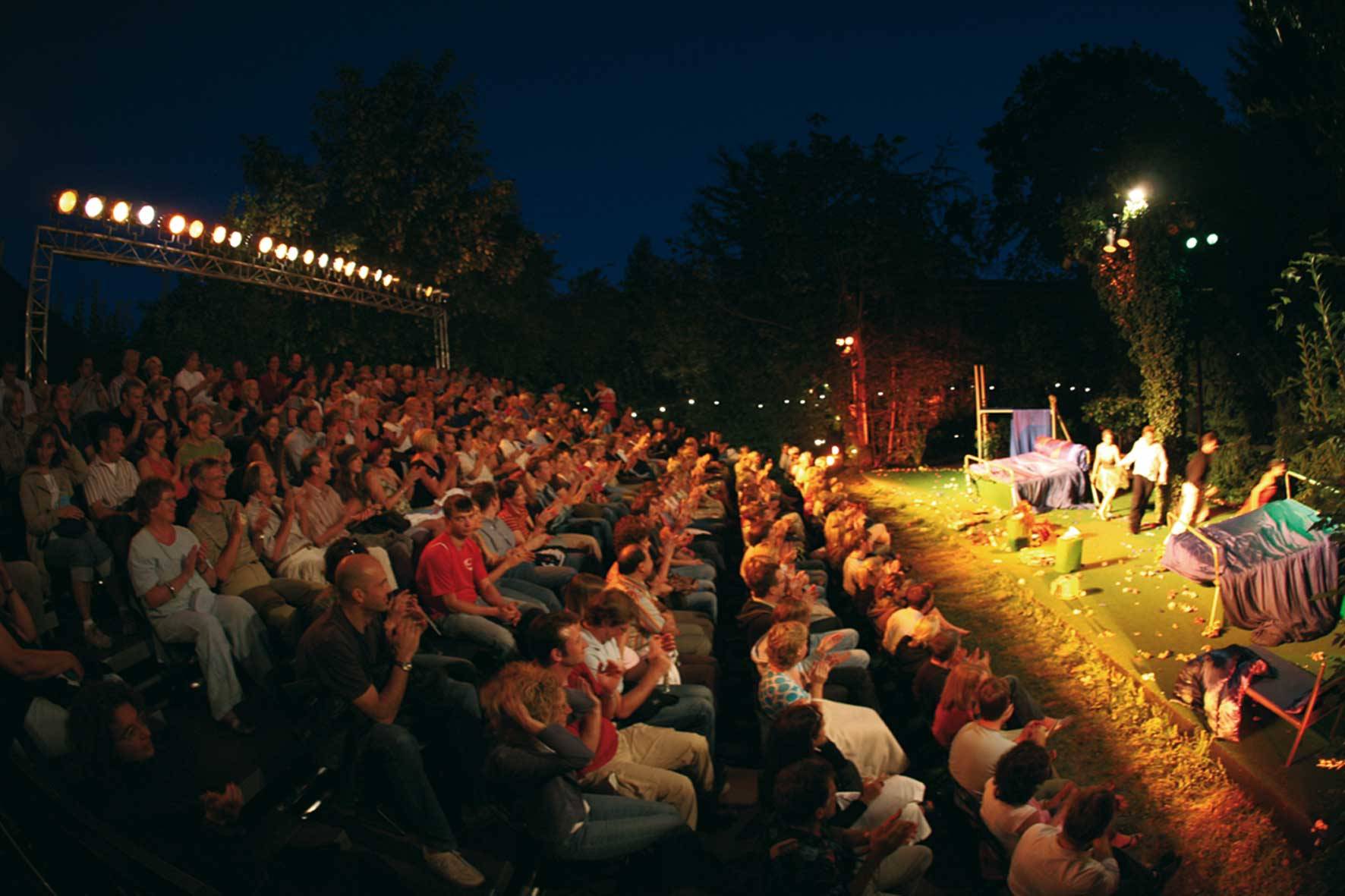 Foto: Zuschauer bei Nacht, 2007